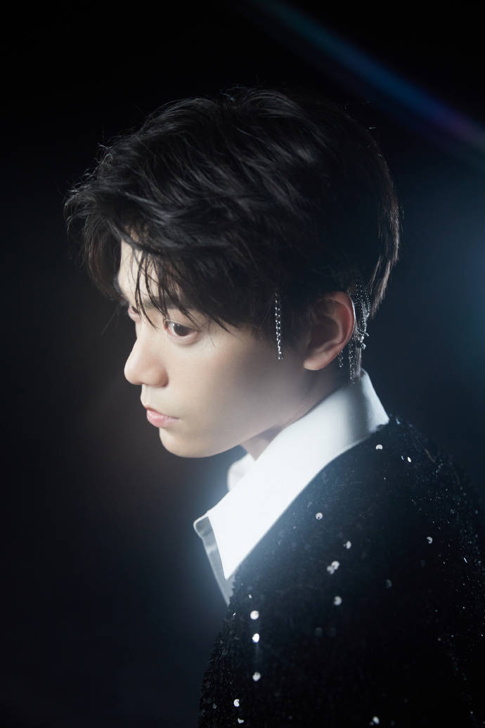 野性男友丁禹兮亮相湖南卫视跨年演唱会 快来接收他的满满爱意吧!