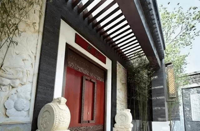 土豪家的大门必有石,无石材不豪宅!