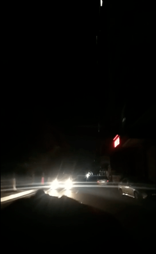 信宜市区这里黑漆漆, 网友:晚上出去要用手机电筒