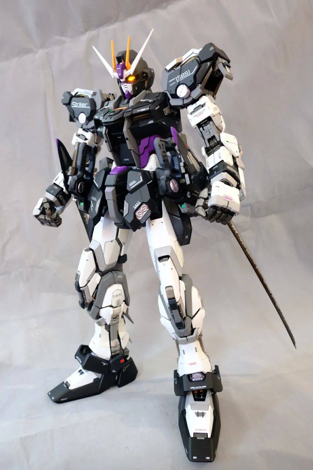 全笔涂漆黑强袭夜空中最亮的星