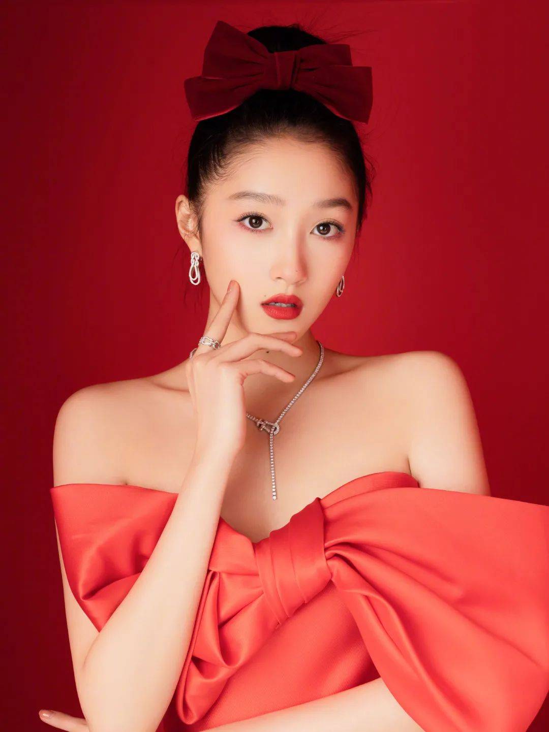 明星穿搭红榜 女明星跨年演唱会大比美,你喜欢谁的搭配