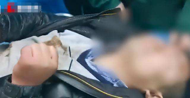 大连一男子醉酒后睡在外面被冻僵,被发现时脉搏都摸不着,妻子当场崩溃