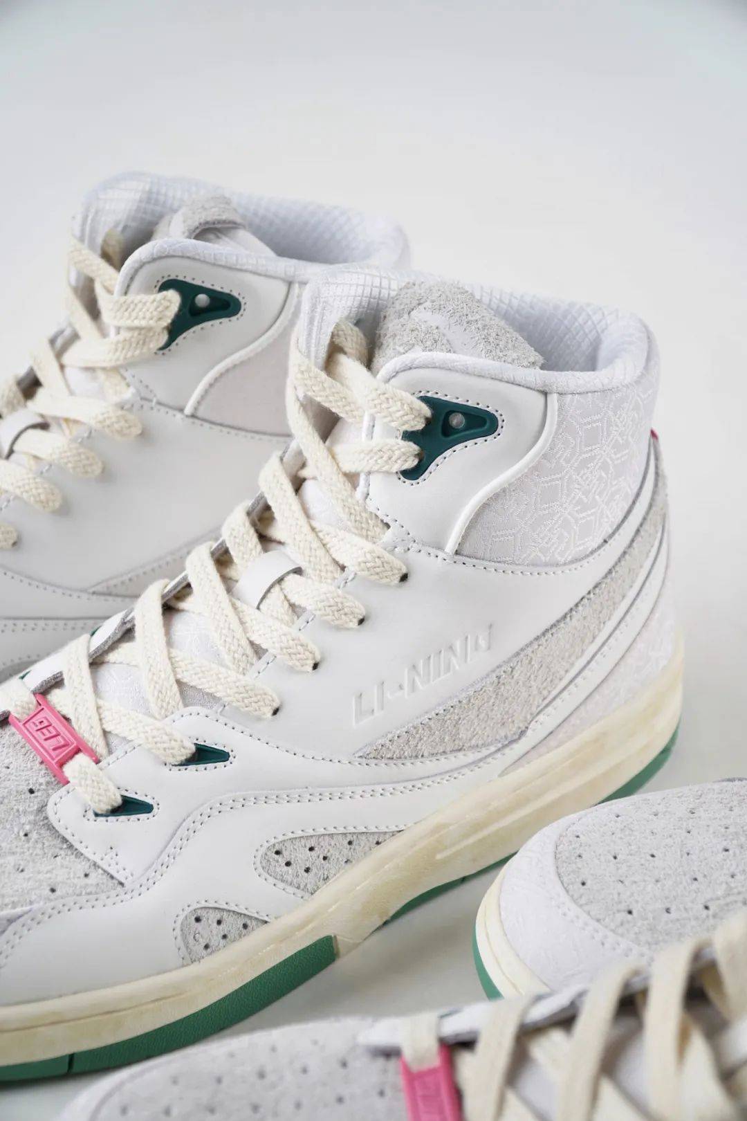 李宁"温感变色"鞋款曝光,「少不入川」第3季公布抢购信息!