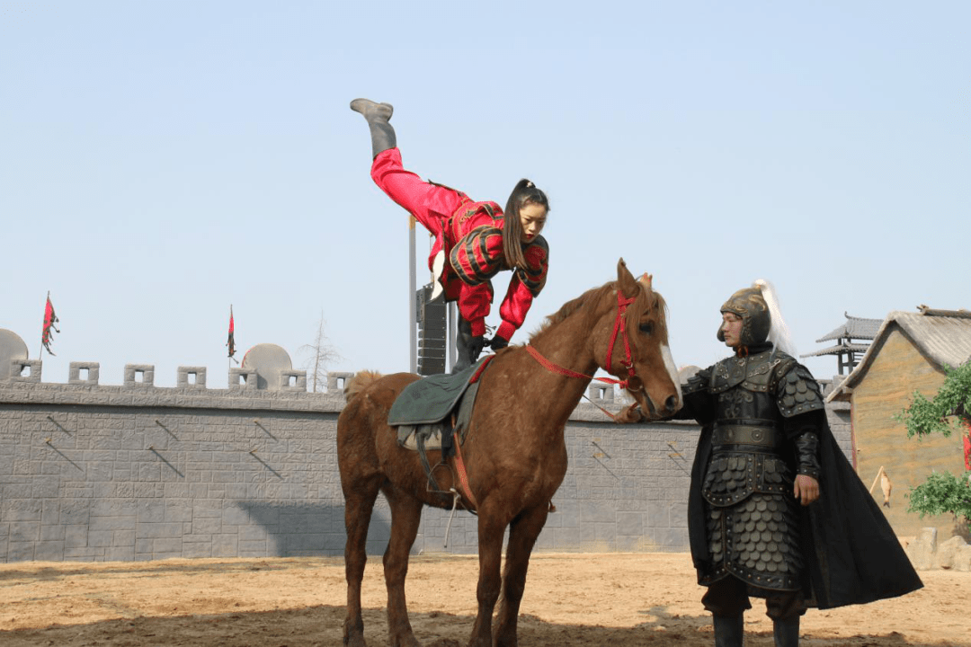 实景马战演艺《狄青风云》"盛大回归" 送你一朵小红花