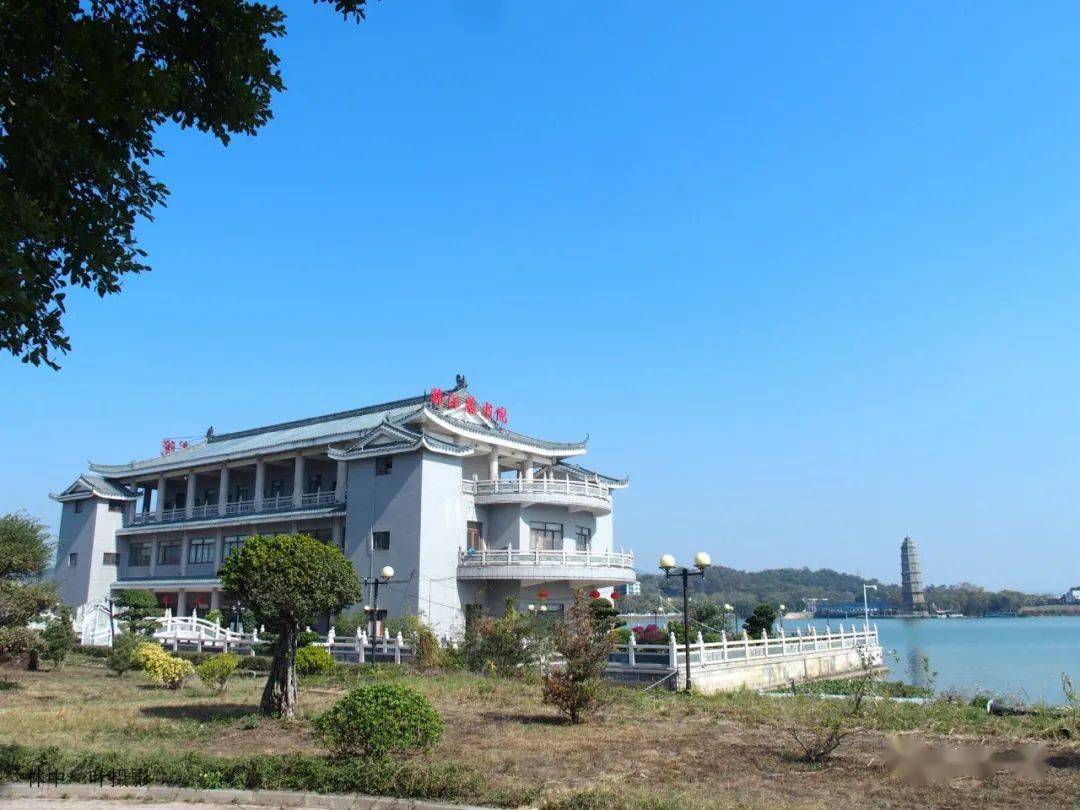 临江赏春风秋月的绝佳去处