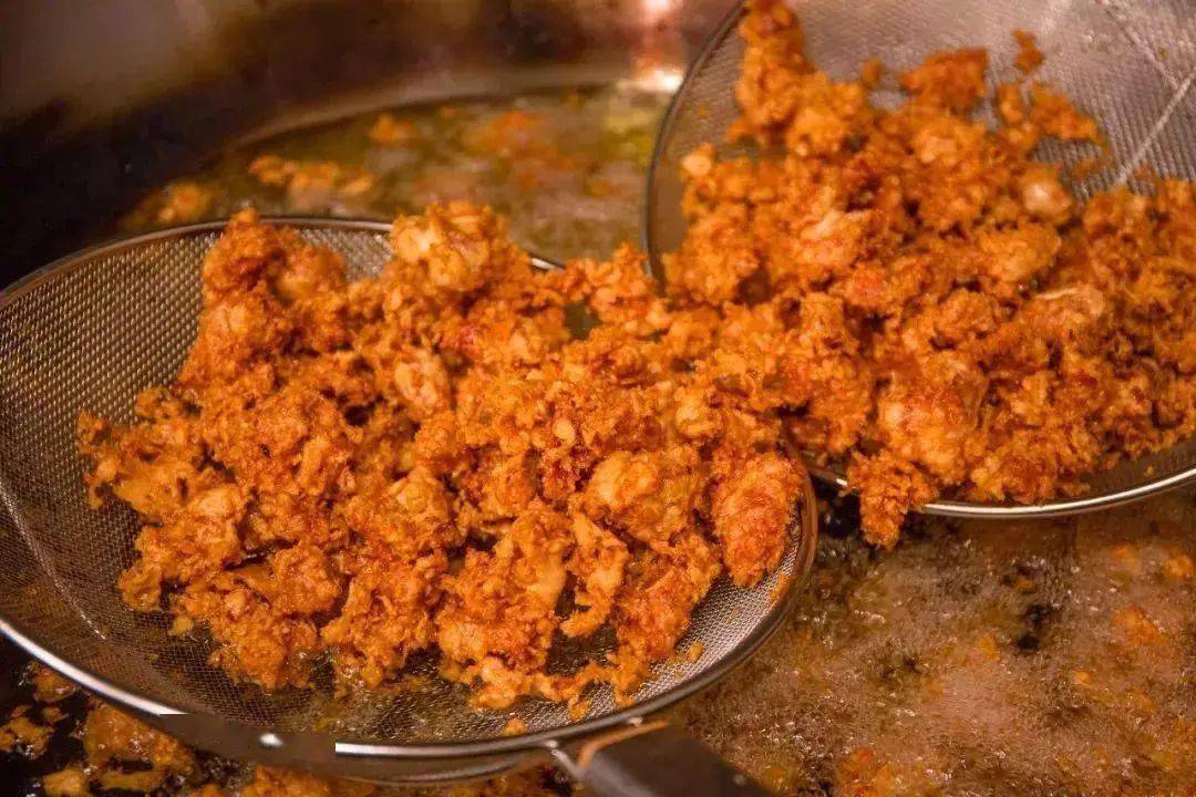 水头超有名的一种小吃!恨不得把碎末都吃下去_排骨