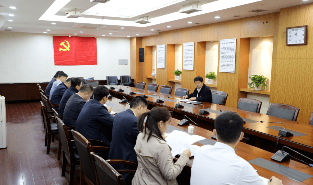 1月4日,厅机关党委办公室党支部召开会议,传达学习刘金山书记在厅党组