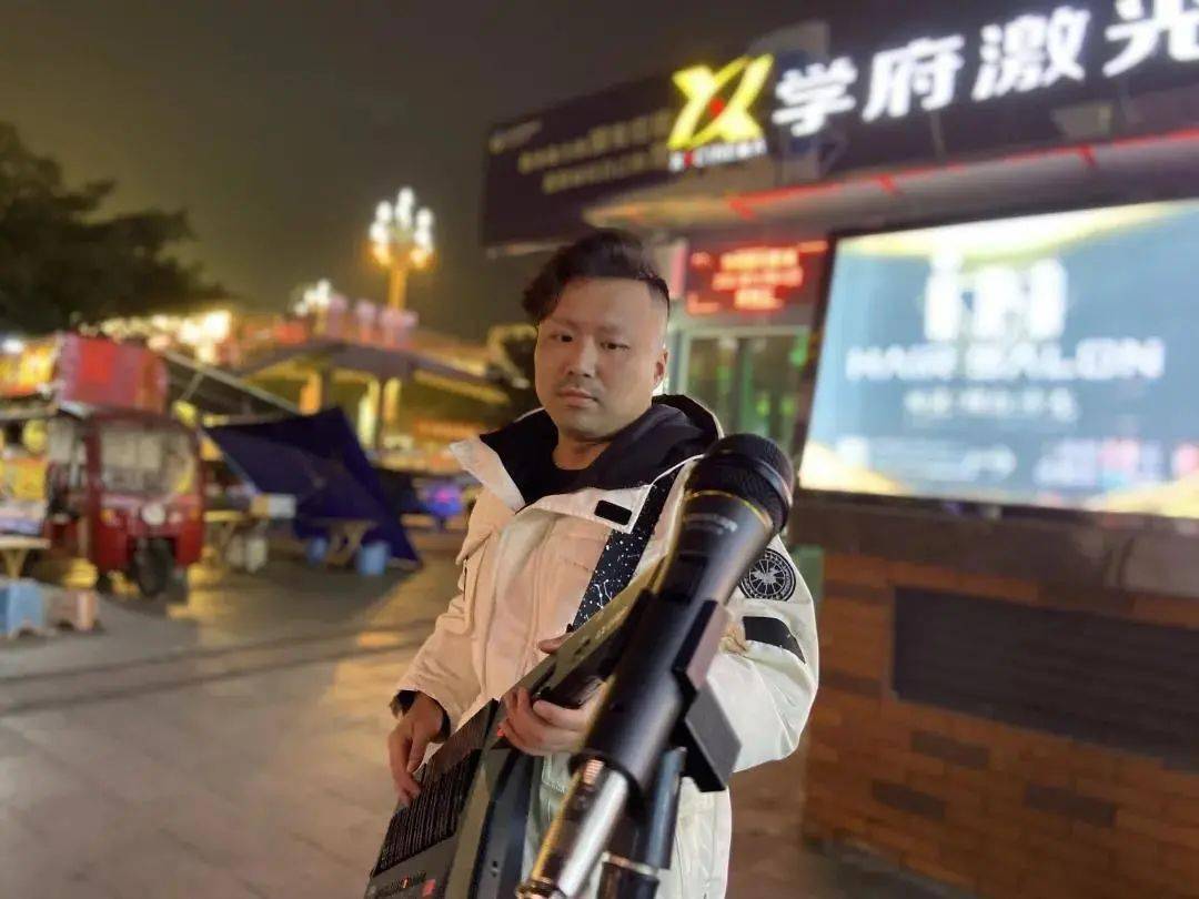 点亮德阳夜空德阳首批街头艺人持证上岗啦