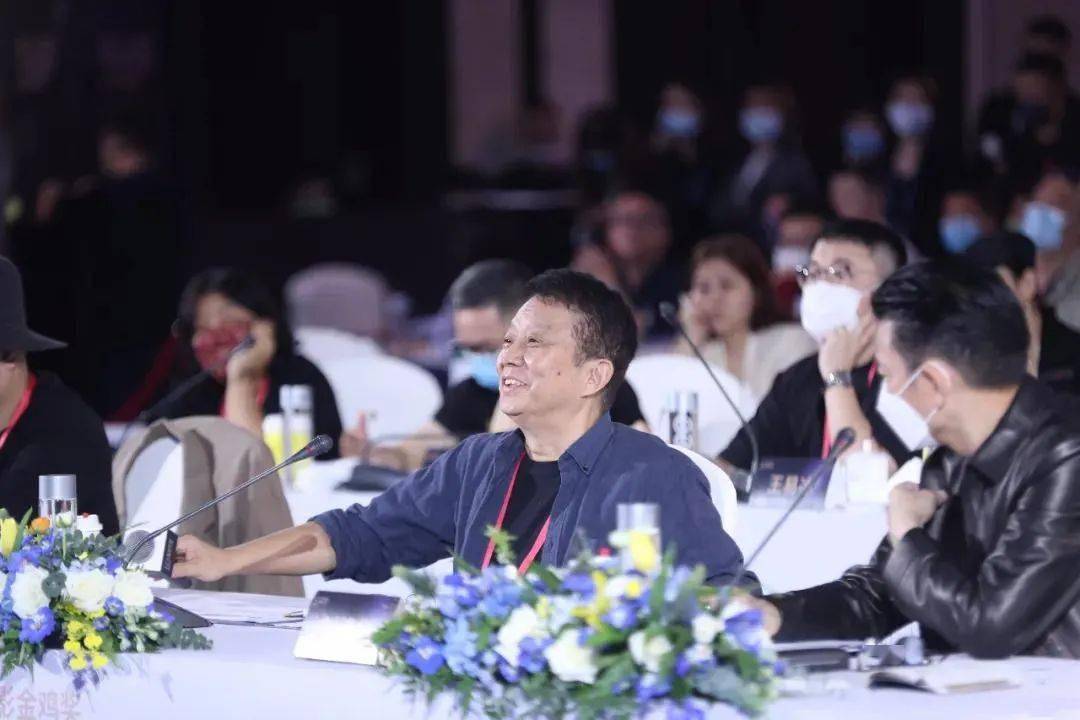 "三部曲"的创作,贯穿了黄建新长达数十年的导演事业.