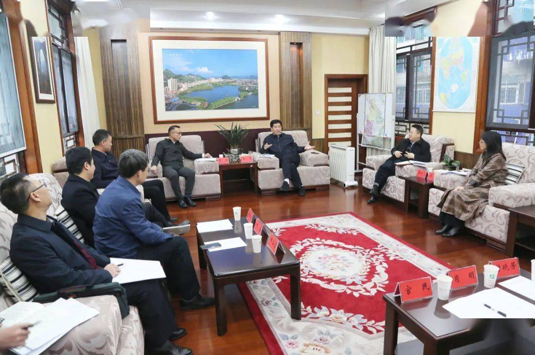 王忠与贵州黔源电力公司党委书记罗涛座谈