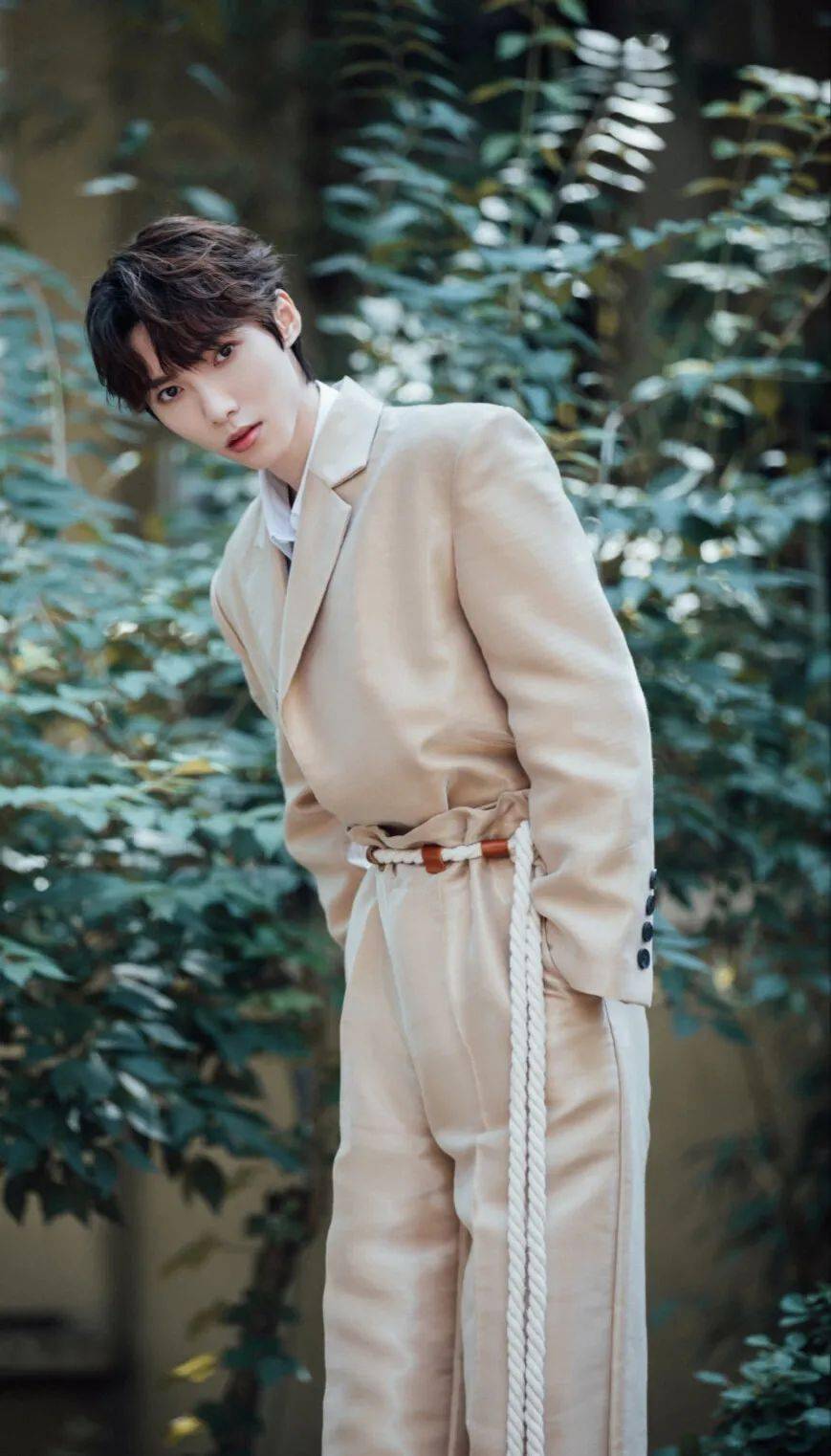 手机壁纸r1se赵磊