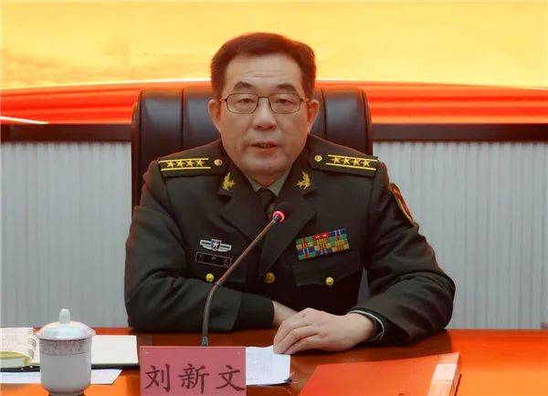 湘潭市委常委,军分区政委刘新文大校,军分区政治工作处主任杨泽军上校