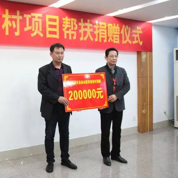 随后在内坑镇政府召开座谈会,听取霞美畲族村情况汇报,与会人员围绕