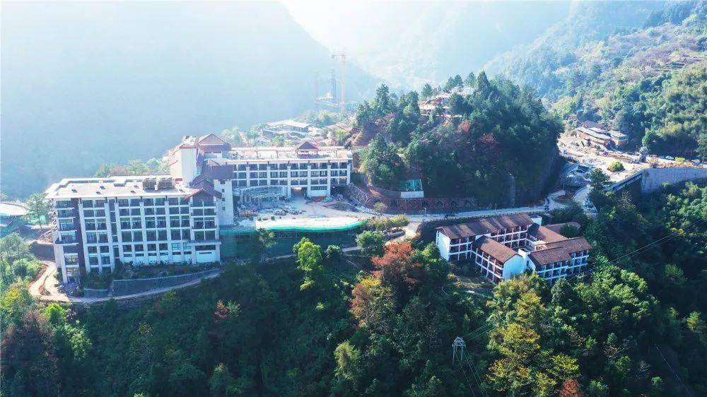 高空玻璃悬廊无边界泳池永泰这个温泉酒店全新打造中