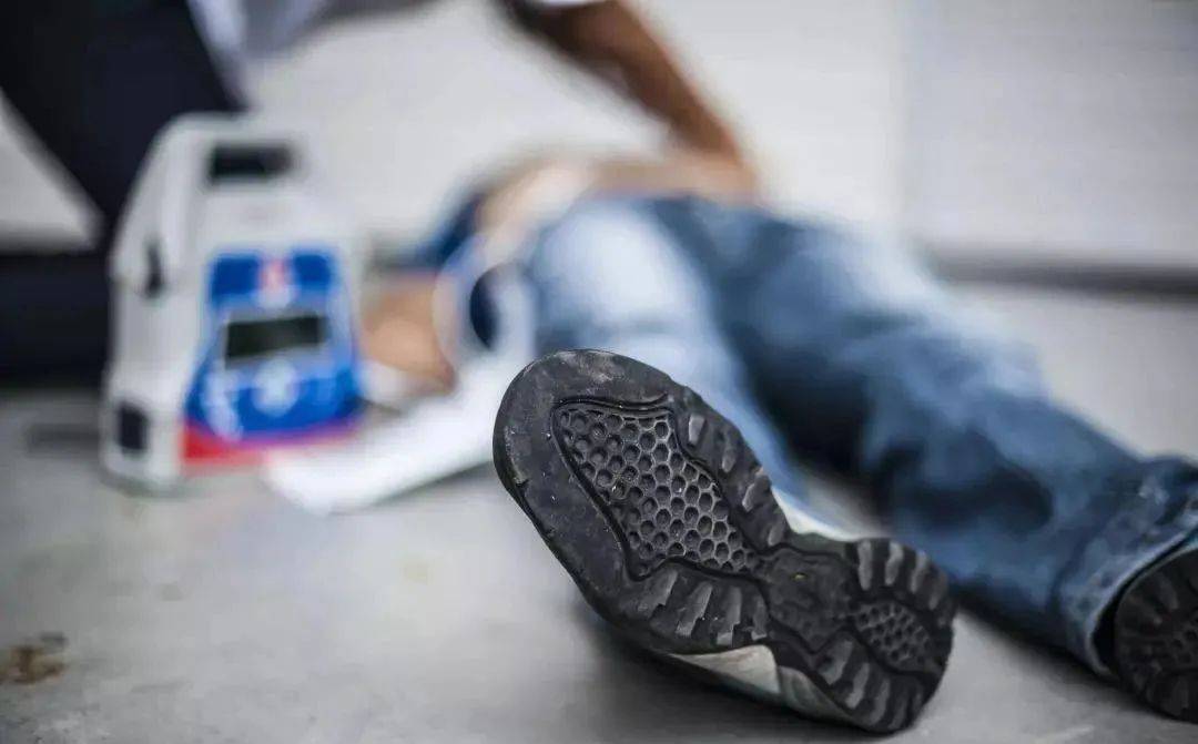 温州一学生上体育课突然倒地,心跳骤停