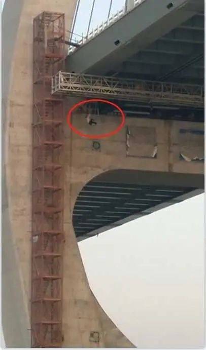 痛心珠海市洪鹤大桥发生施工人员坠桥事故