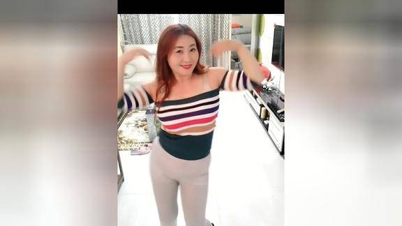 50岁单身女人真漂亮谁喜欢这个类型的