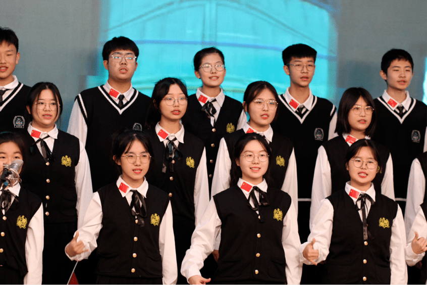 旅校十个一青岛旅游学校2020级1班参加十个一暨喜迎建党一百周年合唱