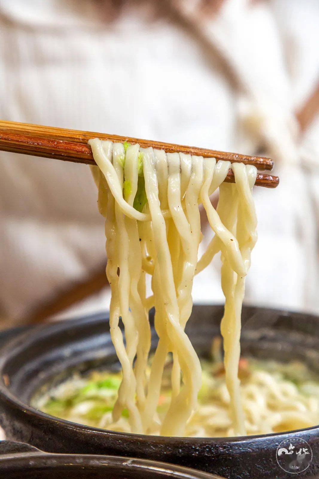 这家比我年纪还大的砂锅面店陪伴了几代北街人