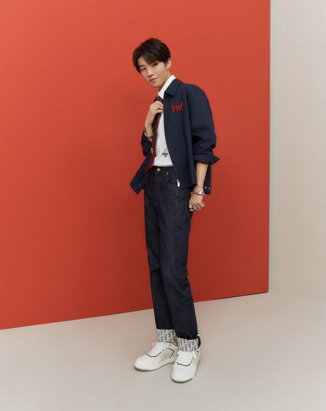 新春气息浓烈 王俊凯演绎dior中国新年限定男士系列大片释出