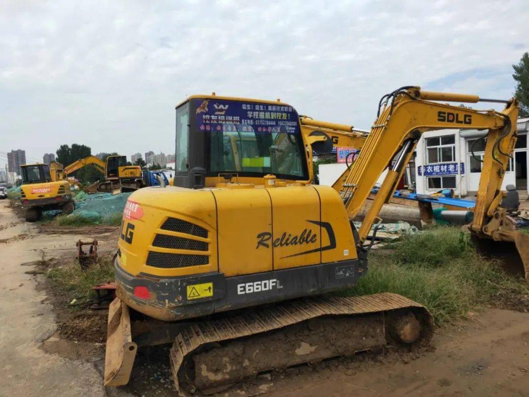 【临距离】两年内,张刚辉带动朋友买了29台临工挖机,谁的魔力更大?