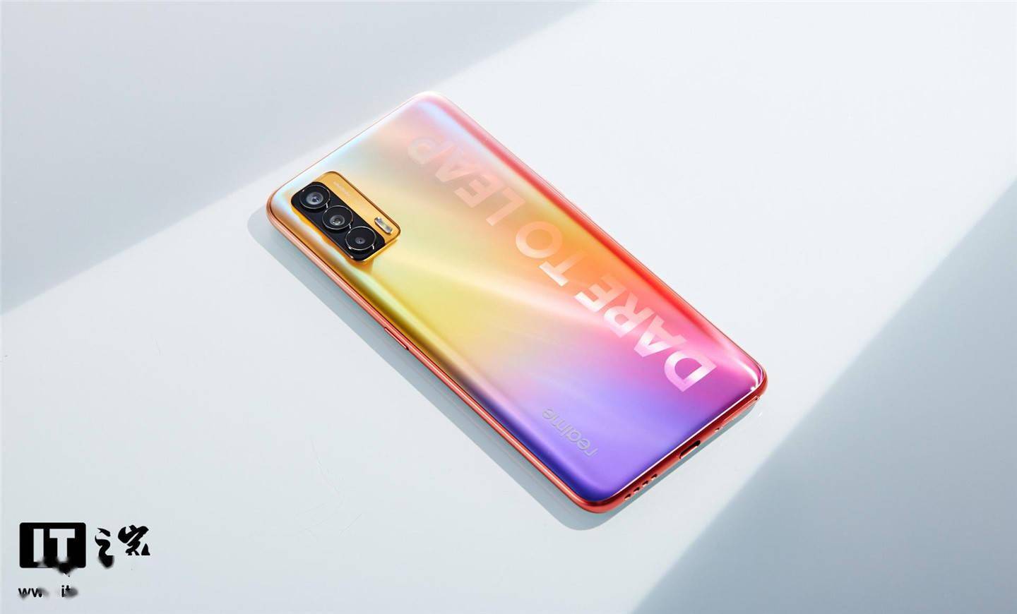 it之家开箱锦鲤手机realme真我v15图赏