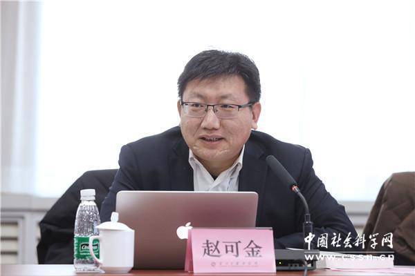 吕家佐/摄北京大学国际关系学院外交学与外事管理系主任张清敏发言