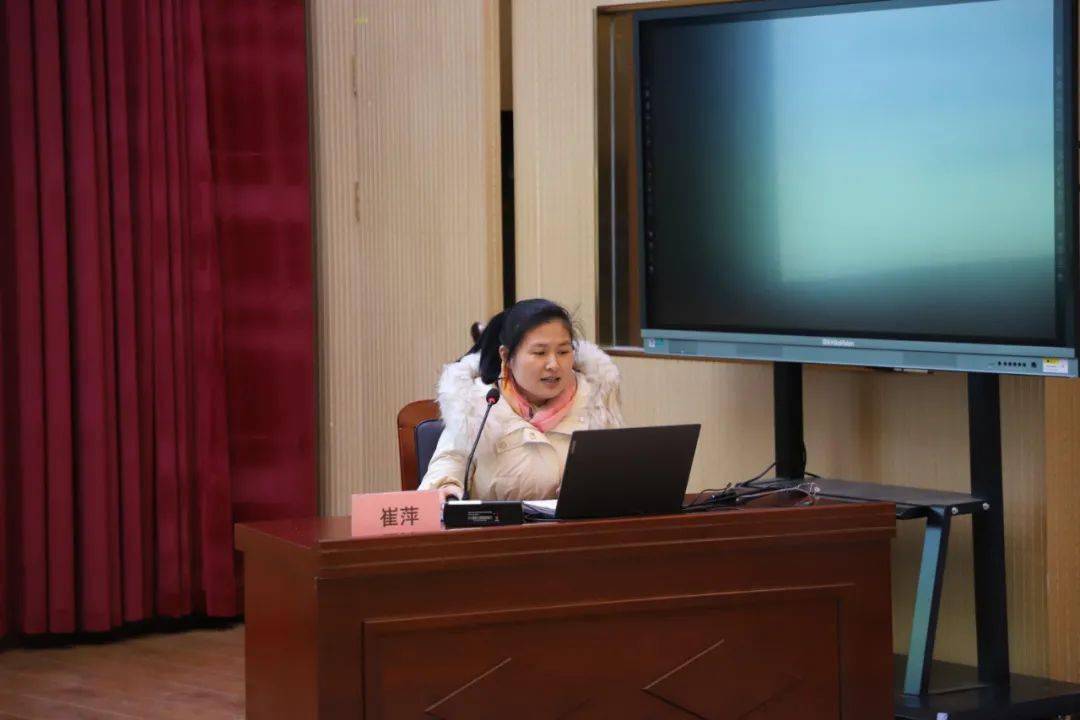 张猛老师对科学学科监测及危化品专项检查进行反馈.