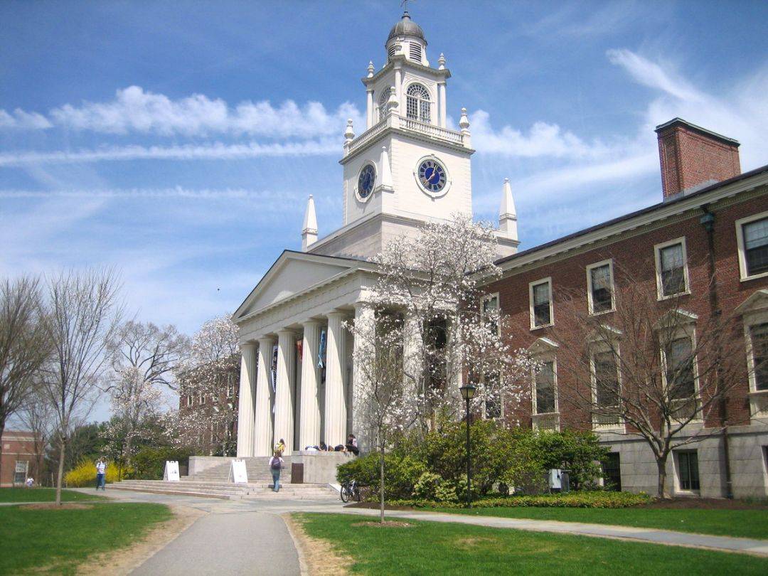 这所"藤校输送机", 不仅培养了两代美国总统,还就爱给学生"砸钱"!