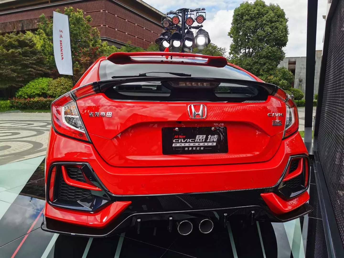 这才是高尔夫的对手2021款两厢思域实拍配20l引擎