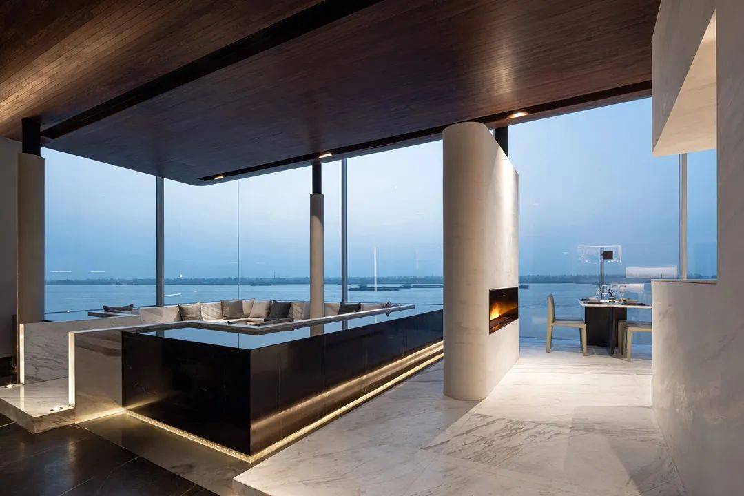 沈墨| 梦幻漂流,停泊在长江边的「邮轮」