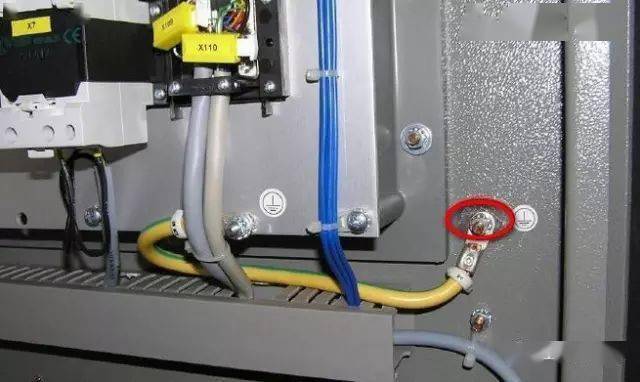 (1)dcs机柜应采用单点接地方式,检查是否有可能导致多点接地的地方