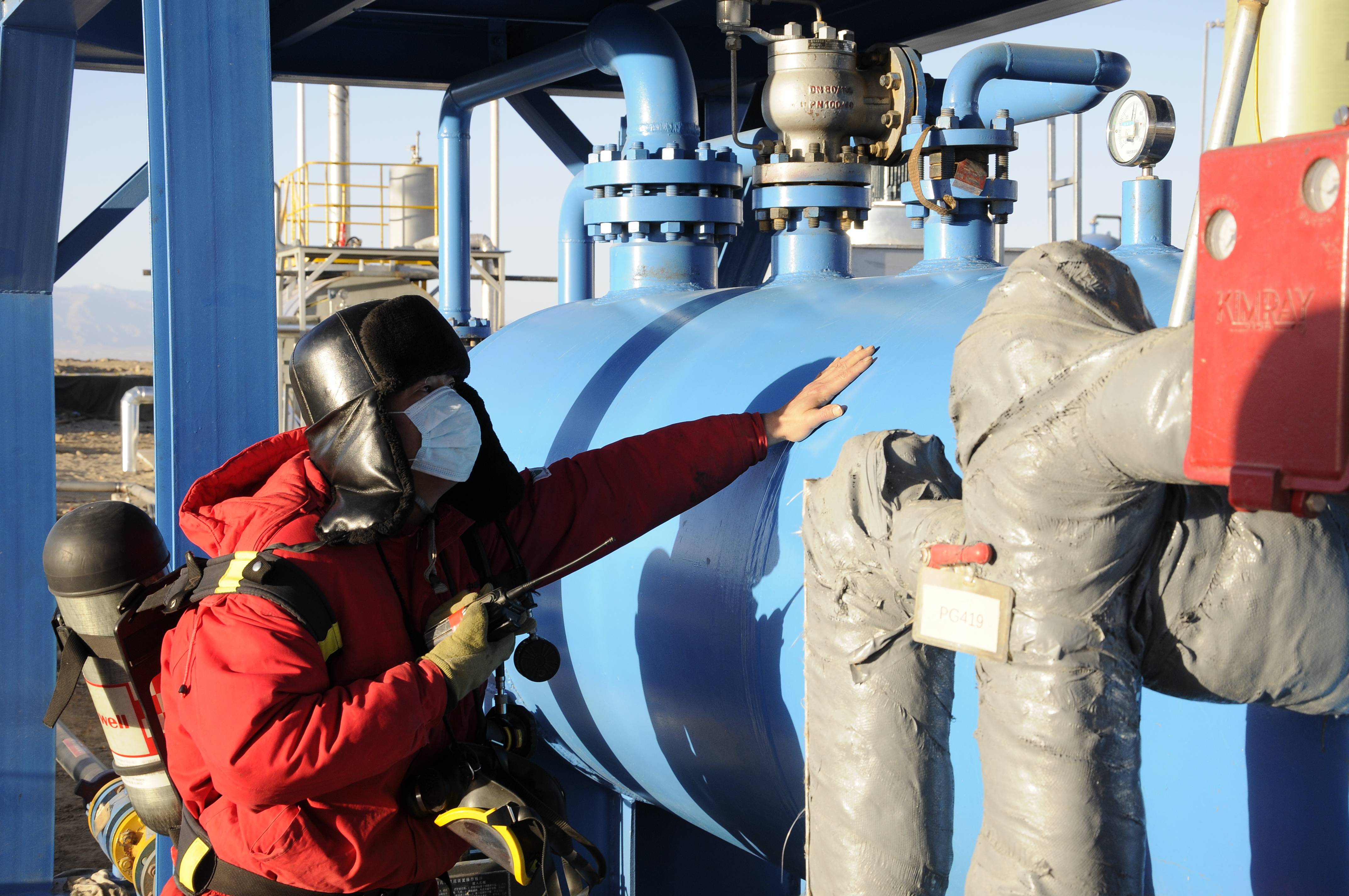 新华社照片,茫崖(青海),2021年1月9日 严寒中的荒漠采油人 青海油田