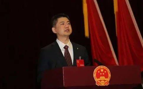 至此,王锋成为继城阳区长解宏劲,市北区长张永国之后,青岛第三位"75后