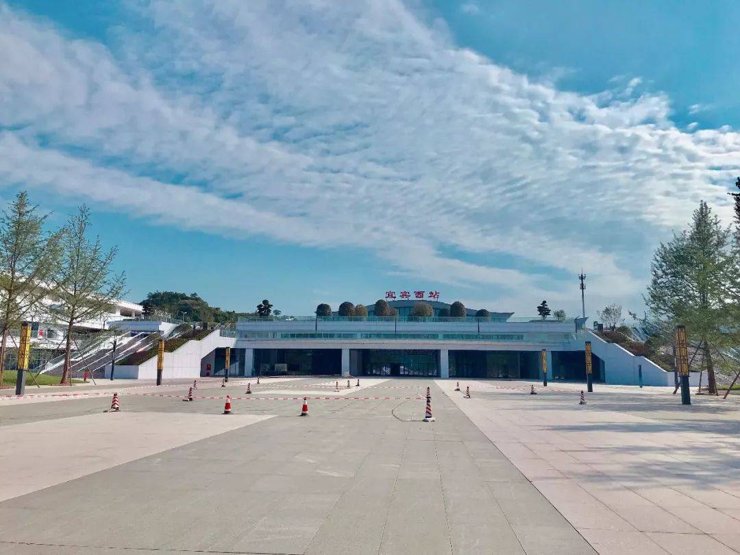 西攀大丽高铁全线拟设18个车站其中云南有7个站分别是:昭通(2个)水富