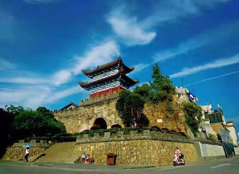 安康民俗风物摄影集《石泉古城老街》出版