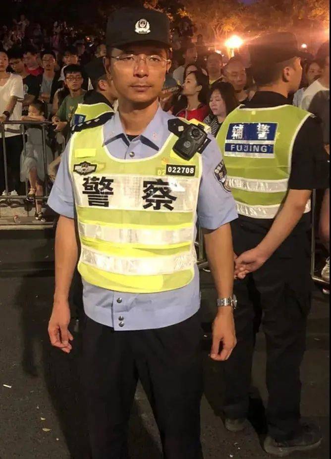 除暴安良……进入警察队伍的人都怀揣一个"英雄梦"有人说"我是中国