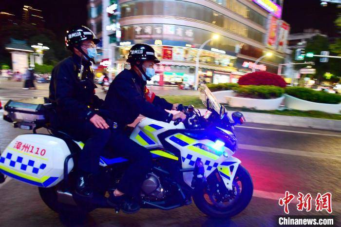 时代楷模"漳州110"的警察故事_张志民