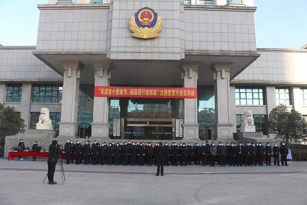 1月8日上午,信阳市消防救援支队受邀参加固始县公安局警用及救援装备