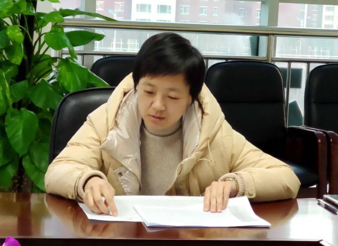 会议由武晓慧主任主持,武主任首先对本次考试文科成绩做了简要汇报