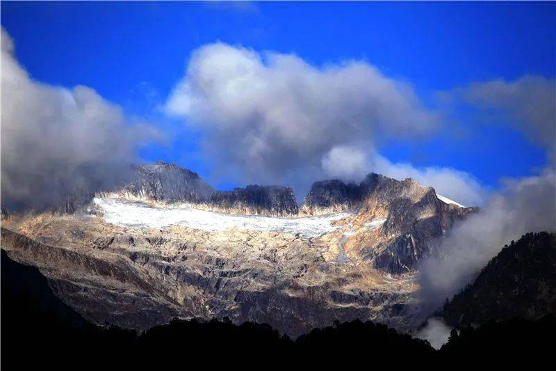 第三名:怒江州·高黎貢主峰嘎娃嘎普聲名遠揚的玉龍雪山,有著無與倫比