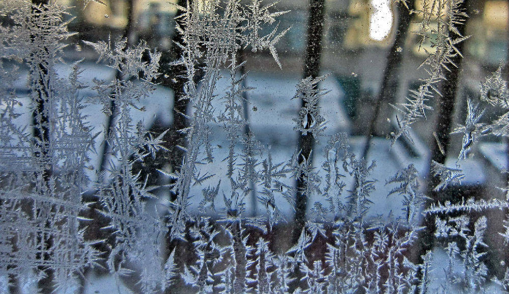 窗户上的冰凌花图片