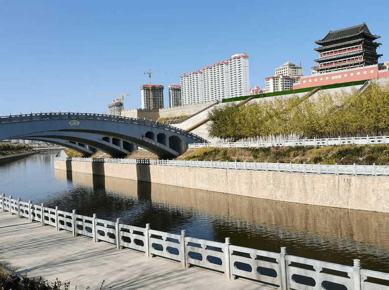 近年来,会宁县按照"一河引领,两岸繁荣,三山增秀,四区联动"的城市发展