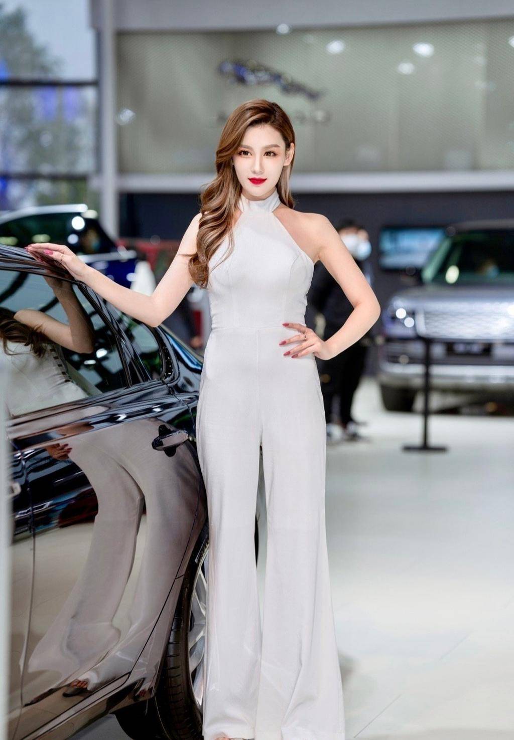 豪车与美女你喜欢哪个