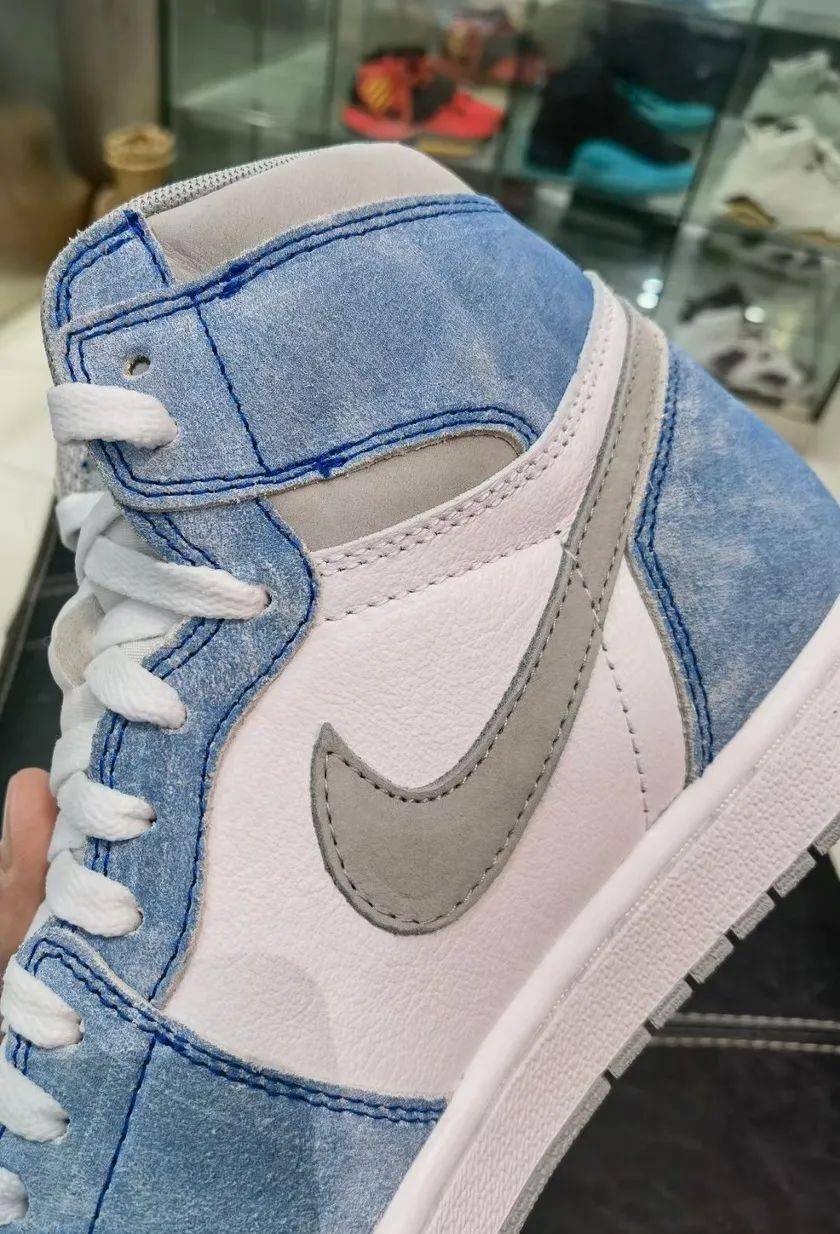 高颜值airjordan1hyperroyal最新实物又来了今年四月登场