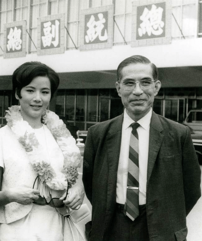 霍英东的红颜知己,捧红丈夫后被闺蜜插足,今患癌逝世令人惋惜_欧嘉慧