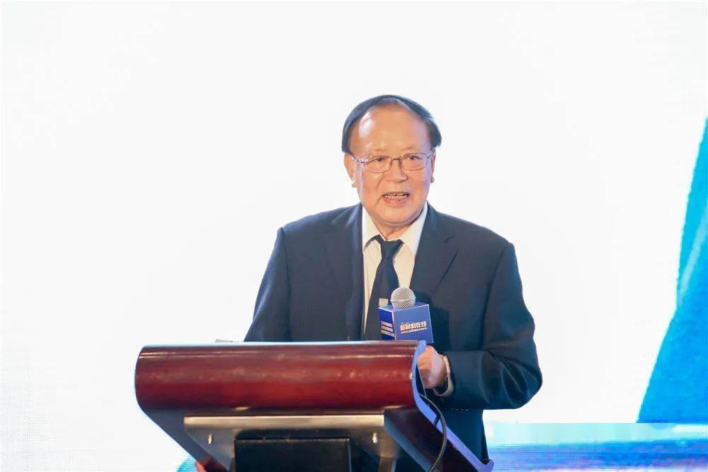 (左上:干勇院士;右上:黄伯云院士;左中:屠海令院士;右中:汪卫华院士