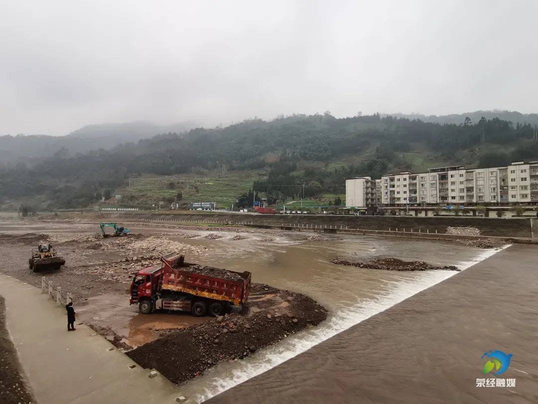 河流域新荥经大桥至双汇村下游段悬空堤防和河道固床坝进行加固和维护