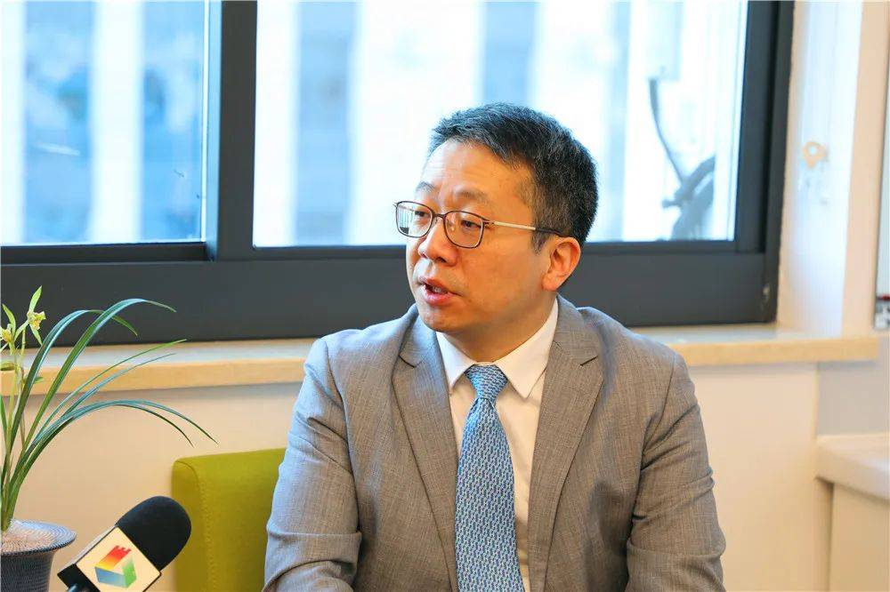 陈昶教授是国内外知名的胸部肿瘤外科专家,在肺癌和肺小结节诊疗方面