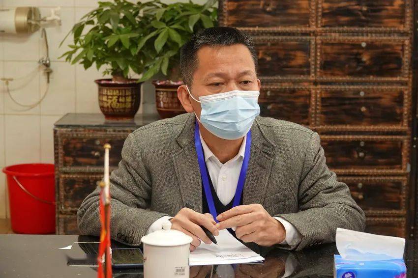 会后,陈义标同志带队深入到特殊监区监室内指导病残